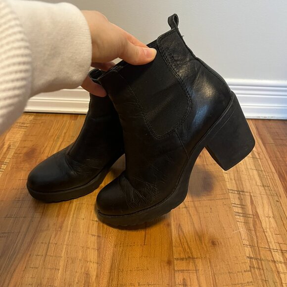 Vagabond Grace Black Leather Chelsea Chunky Heel Boots - Picture 4 of 14